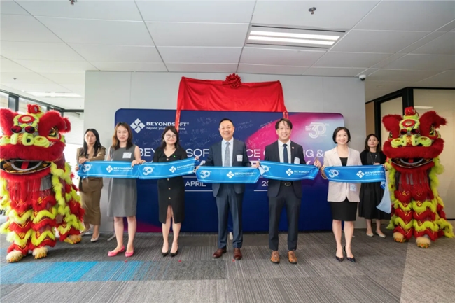博彦科技新加坡办公室喜迁新址 并与汇博机器人达成战略合作 ——强强联手共筑智能教育新生态人工智能赋能产业协同发展