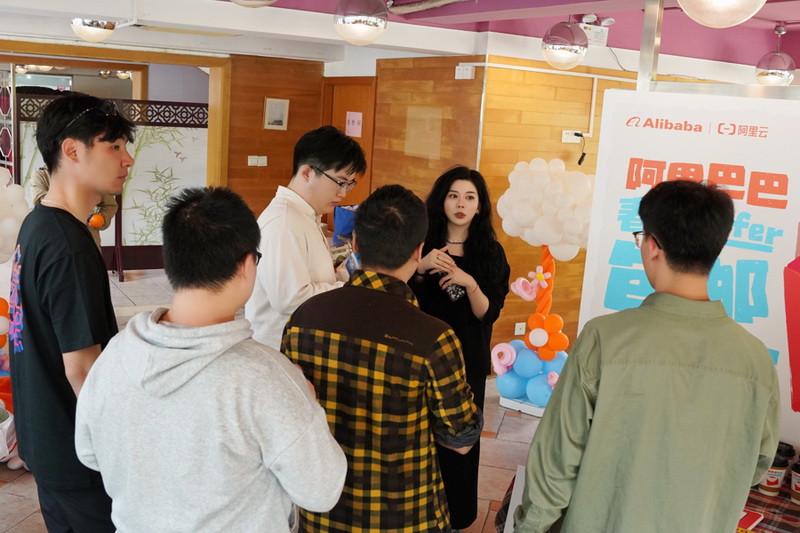 稳就业在行动丨就业“蓄水池”不断扩容 “人工智能+”开辟新路径(图2)