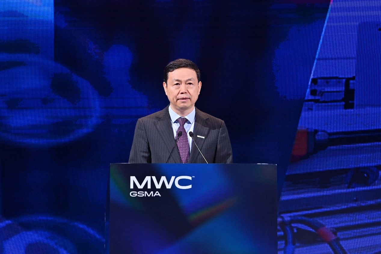中国移动董事长杨杰：“AI+”引领智能涌现开启碳硅融合新未来