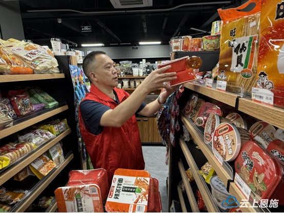 来凤县烟草专卖局：数字化转型破困局 小店变身乡村振兴“连心桥”(图2)