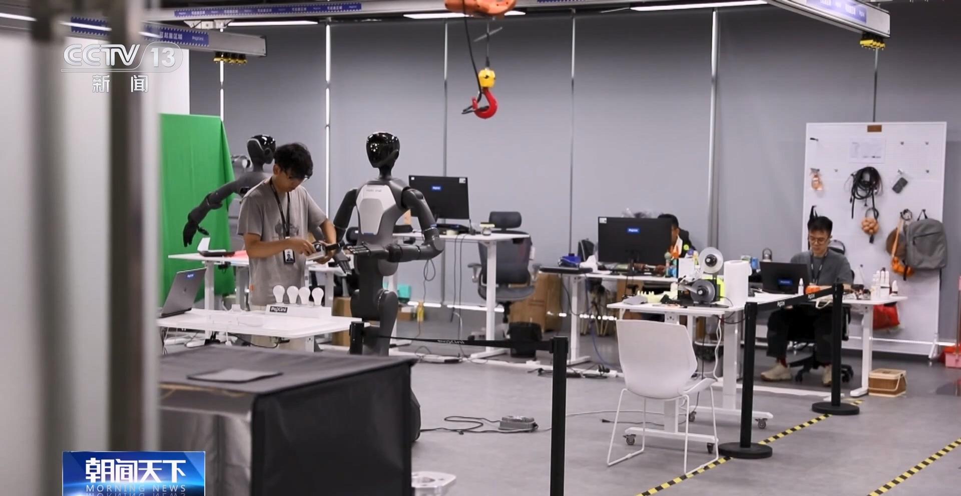 年中经济观察丨咖啡师 割草工 “具身智能”在机器人谷练就新本领(图12)