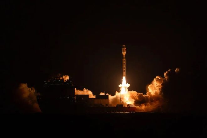 吉利星座第四轨卫星组网一箭11星成功发射入轨 全面赋能吉利“天地一体化”智能出行生态(图1)